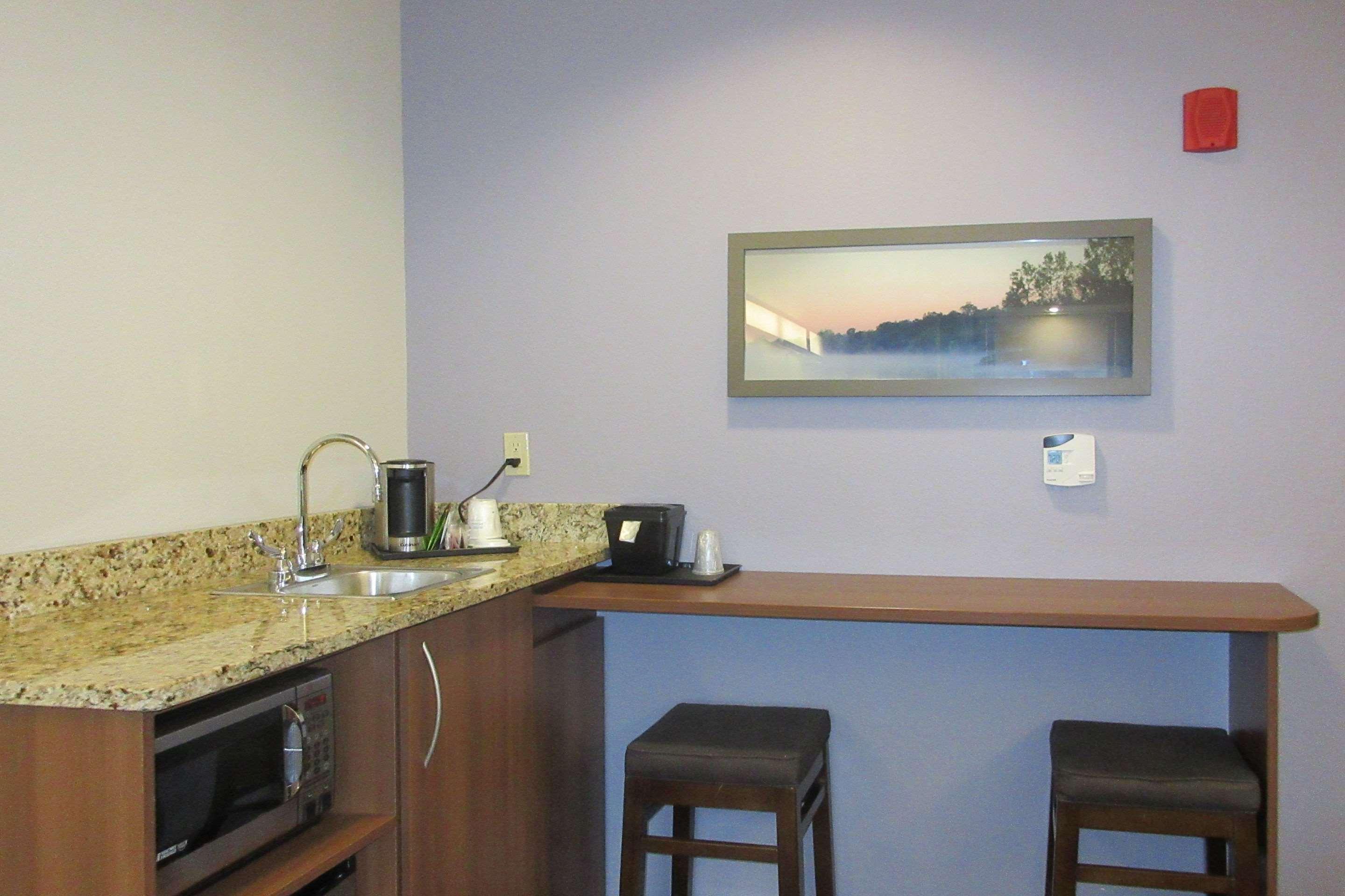 Quality Inn & Suites Caldwell I-77 Экстерьер фото