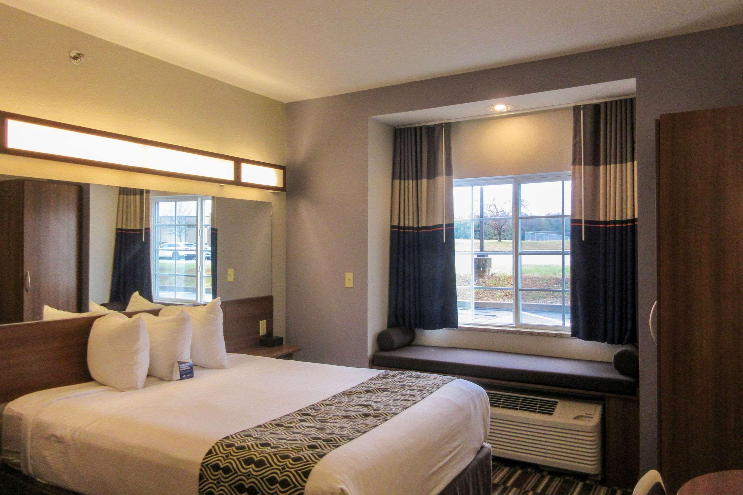 Quality Inn & Suites Caldwell I-77 Экстерьер фото