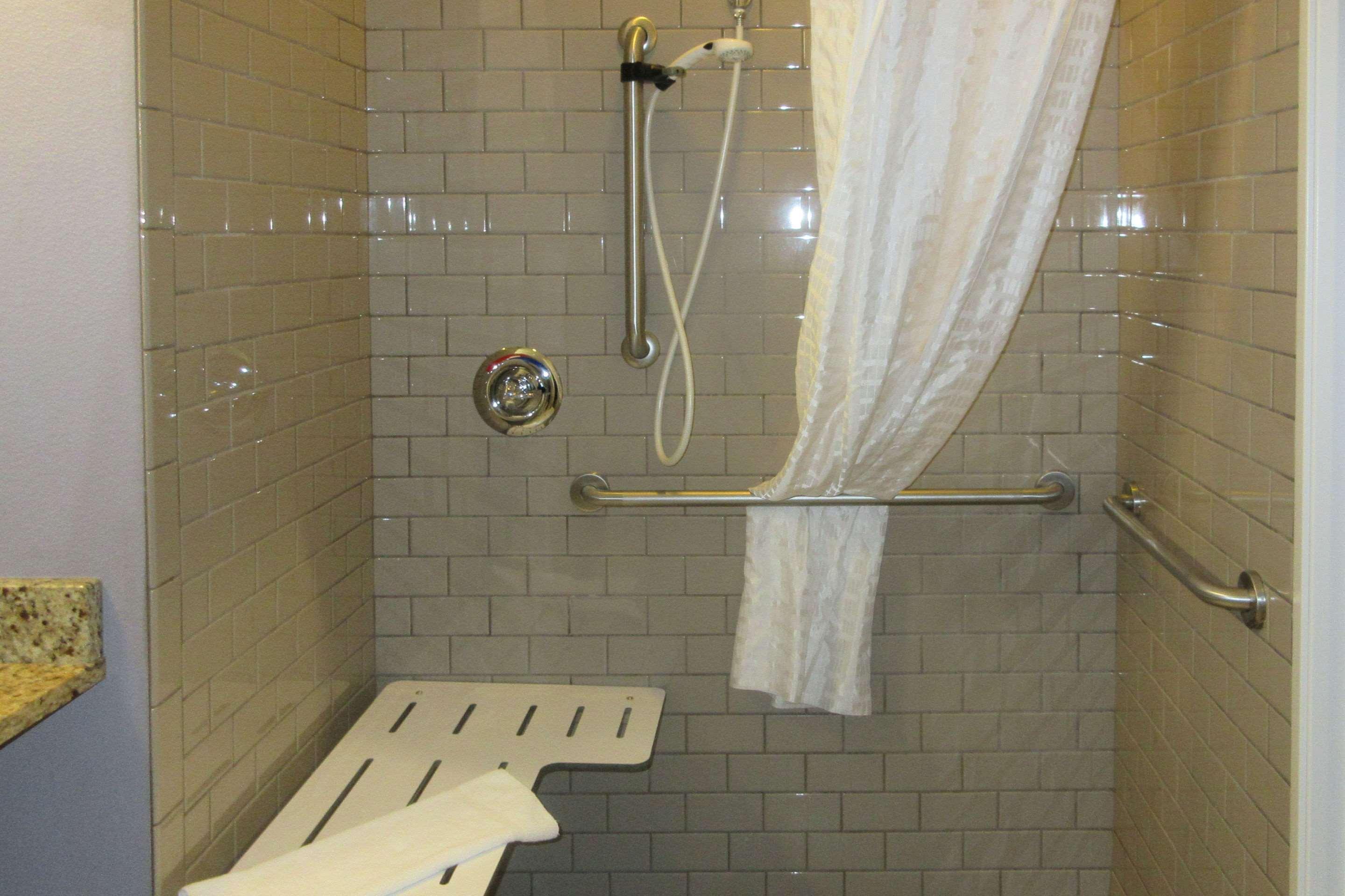 Quality Inn & Suites Caldwell I-77 Экстерьер фото